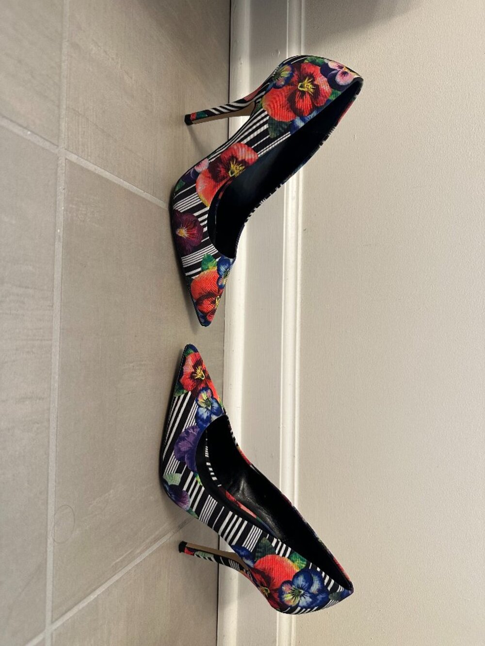 Adorable Spring Heels - Picture 2 of 4